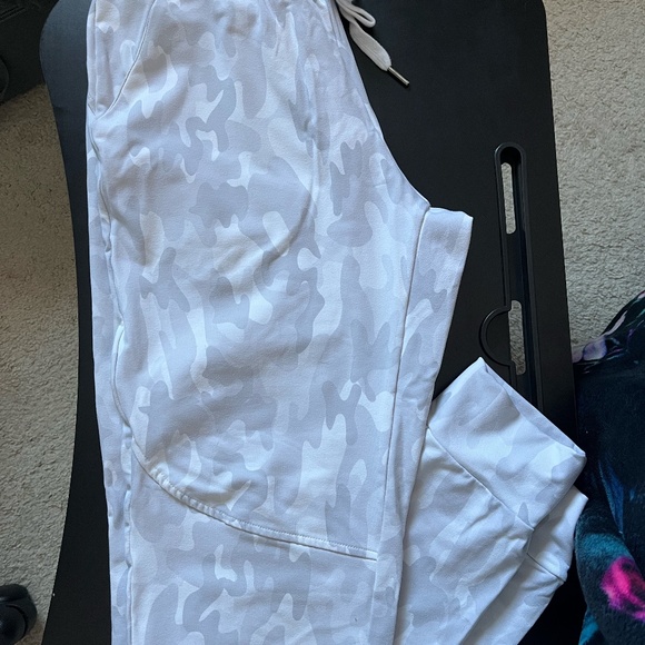 Buffbunny Camo Joggers - Picture 2 of 2